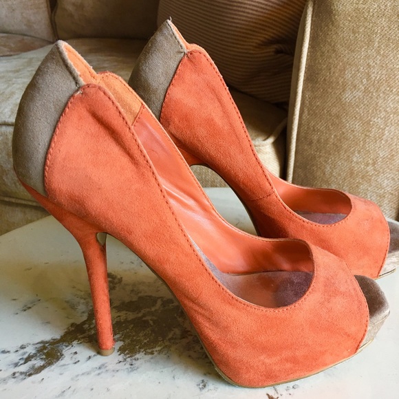 BOGO FREE CLOSET CLEAN OUT - Picture 2 of 8